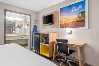 Standard Room, 1 King Bed