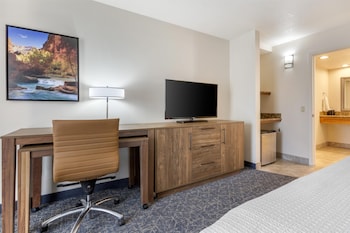 Standard Room, 1 King Bed, Accessible, Non Smoking