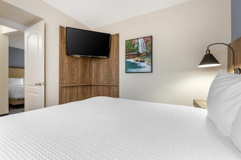 Suite, Multiple Beds, Non Smoking, Refrigerator & Microwave