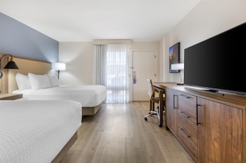 Standard Room, 2 Queen Beds, Non Smoking, Refrigerator & Microwave (Pet Friendly)