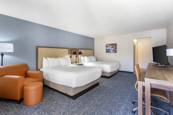 Standard Room, 2 Queen Beds, Non Smoking, Refrigerator & Microwave (Pet Friendly)