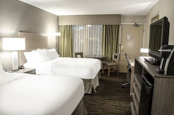 Standard Room, 2 Queen Beds, Pool View