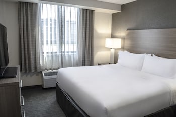 Standard Room, 1 King Bed, Accessible Bathtub (Communications, Mobility)