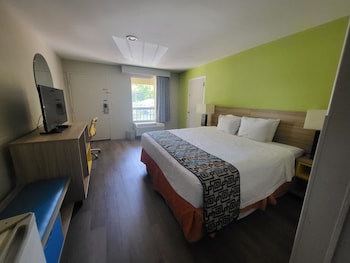 Standard Room, 1 King Bed, Non Smoking