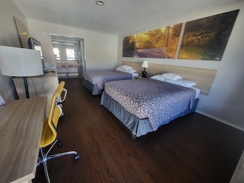 Standard Room, 2 Queen Beds, Non Smoking