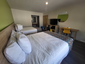 Standard Room, 2 Queen Beds, Non Smoking