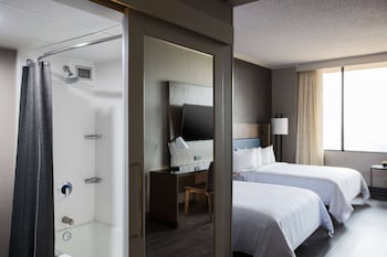 Room, 2 Queen Beds, Corner (Preferred Two Queens)