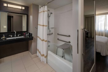 Room, 2 Queen Beds, Accessible, Corner (Mobility Tub)