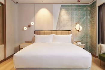 King Royal Suite with Lounge Access