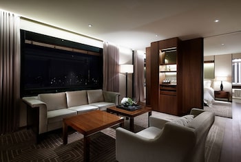 Corner Suite (Outdoor Pool Access Excluded)