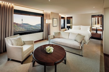 [HALAL FRIENDLY] Executive Grand Deluxe Double(Indoor Pool Access Only+Set of Prayer)