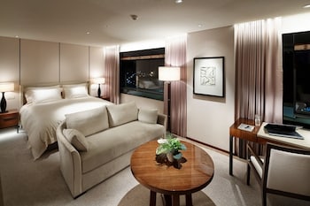 [HALAL FRIENDLY] Business Deluxe Double Room (Indoor Pool Access Only) + Prayer Kit Provided