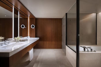 Superior Suite Double, Includes Executive Lounge access, Sauna (Excludes Outdoor Pool Access)