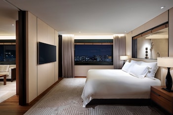 Corner Suite (Outdoor Pool Access Excluded)