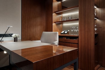 Superior Suite Double, Includes Executive Lounge access, Sauna (Excludes Outdoor Pool Access)