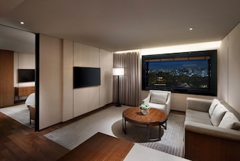 Superior Suite Double, Includes Executive Lounge access, Sauna (Excludes Outdoor Pool Access)
