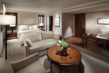 [HALAL FRIENDLY] Executive Grand Deluxe Double(Indoor Pool Access Only+Set of Prayer)
