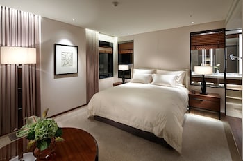 Executive Grand Deluxe (The Executive Lounge Access) (Outdoor Pool Access Excluded)