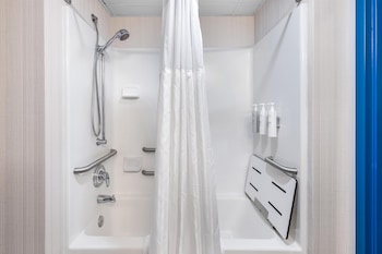 Room, 2 Queen Beds, Accessible (Hearing)