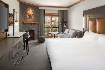 Deluxe Room, 1 King Bed with Sofa bed, Fireplace (Mobility Accessible, Tub)