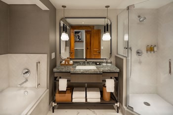 Deluxe Room, 1 King Bed with Sofa bed, Fireplace (Mobility Accessible, Tub)