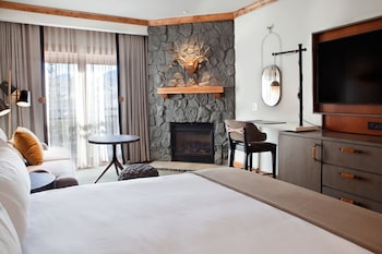 Deluxe Room, 1 King Bed with Sofa bed, Fireplace