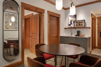 1-Bedroom Corner Suite