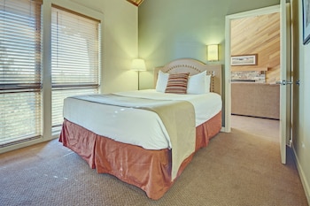Premium Condo, 3 Bedrooms, 2 Bathrooms