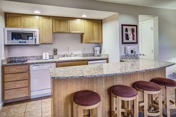 Standard Studio Suite, Kitchen