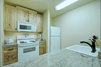 Standard Studio Suite, Kitchen