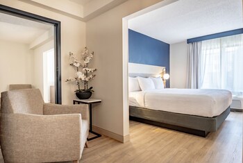 Suite, 1 King Bed, Non Smoking