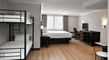 Family Room, Multiple Beds