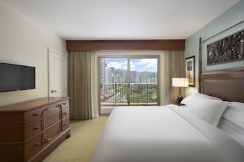 Suite, 1 Bedroom, Accessible, City View (Hearing, Roll-in Shower, 1 King)