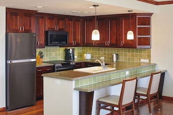 Suite, 2 Bedrooms, Accessible (Penthouse, Hearing, Roll-in Shower)