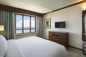 Suite, 3 Bedrooms, Accessible (Penthouse, Hearing, Roll-in Shower)