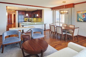 Suite, 3 Bedrooms, Accessible (Penthouse, Hearing, Roll-in Shower)