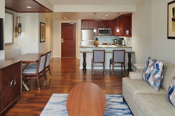 Suite, 1 Bedroom, City View (2 Doubles, Limited Ocean View)