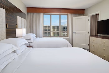 Suite, 2 Bedrooms, City View (1 King & 2 Doubles)