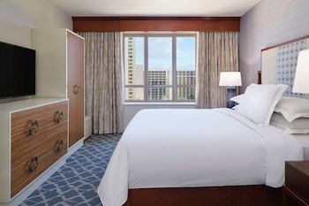 Suite, 2 Bedrooms, City View (1 King & 2 Doubles)