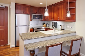 Suite, 1 Bedroom, City View (2 Doubles, Limited Ocean View)