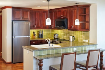 Suite, 3 Bedrooms, Accessible (Penthouse, Hearing, Roll-in Shower)