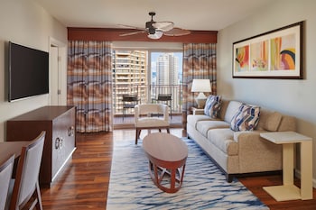 Suite, 1 Bedroom, City View (2 Doubles, Limited Ocean View)