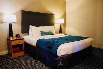 Executive Suite, 1 Queen bed, Living/Dining area