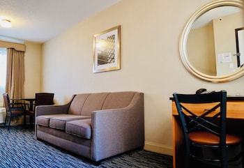 Executive Suite, 1 Queen bed, Living/Dining area