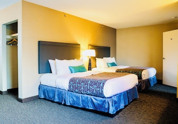 Luxury Suite, 2 Queen beds, Living/Dining area