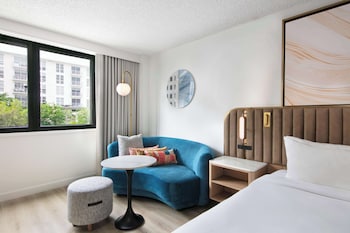 Room, 1 King Bed, Accessible (Mobility Tub)
