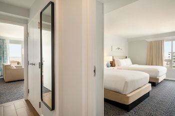 Premium Suite, Balcony, Oceanfront (1 King Bed and 2 Queens)