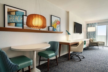 Basic Room, 1 King Bed, Balcony, Oceanfront