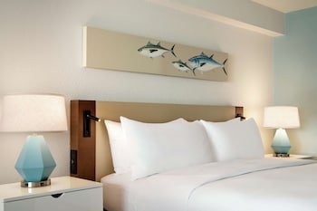 Basic Room, 1 King Bed, Balcony