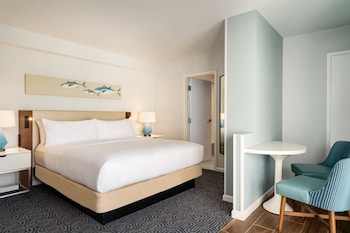 Basic Room, 1 King Bed, Balcony